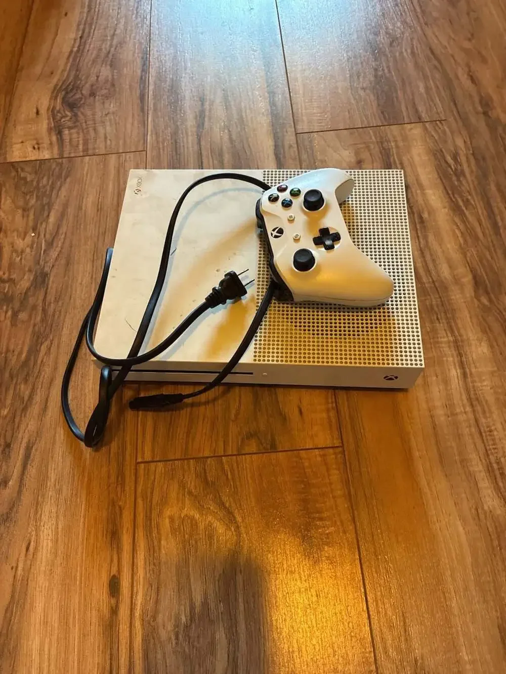 Microsoft Xbox One S White Console with Controller